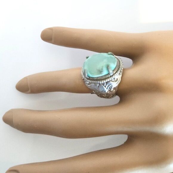 Green Chalcedony Engraved Ring Size 7 - Picture 10 of 11